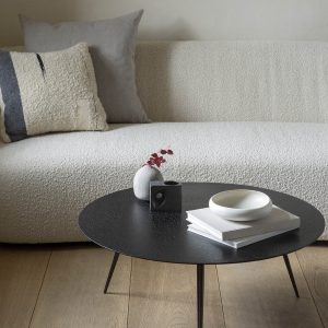 amandari konferenčný stolík luna large ethnicraft, set stolíkov, okrúhly stolík, unikátny stolík, stolík z prírodných pigmentov, ručne robený stolík, stolík na tenkých nožičkách, elegentný stolík, dizajnový stolík, moderný stolík, set výškovo rôznych stolíkov