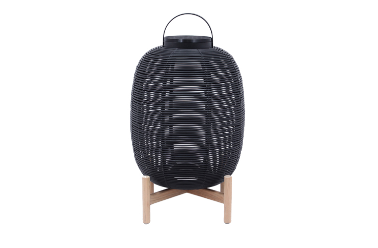 amandari svietidlo tika black teak outdoor, outdoorové svietodlo, exteriérove svietidlo, exteriérová lampa, teakové svietidlo, záhradná lampa, záhradné svietidlo, svietidlo na podstavci, solárne svietidlo, svietidlo lampión, bezdrôtové svietidlo, tmavé svietidlo, čierne svietidlo na podstavci, vodeodolné svietidlo, svietidlo vincent sheppard